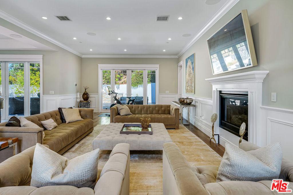 MLS #25590275 image #0