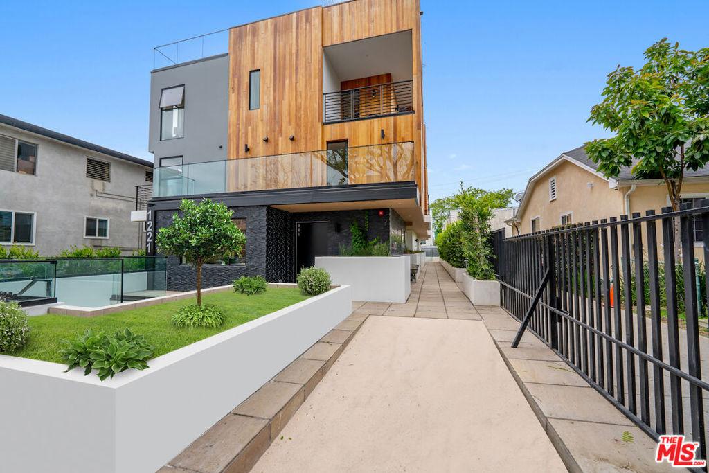 MLS #25597733 image #0