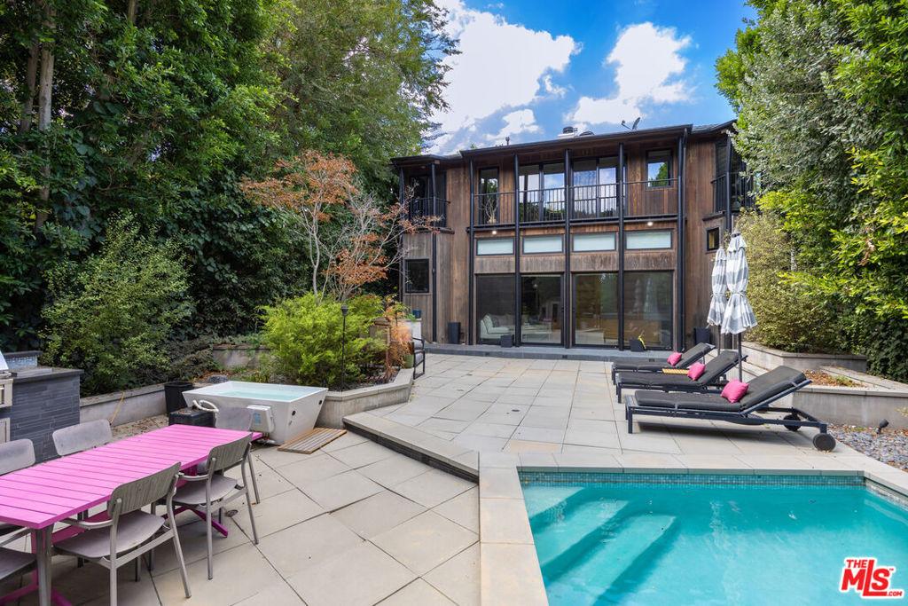 MLS #25600519 image #0