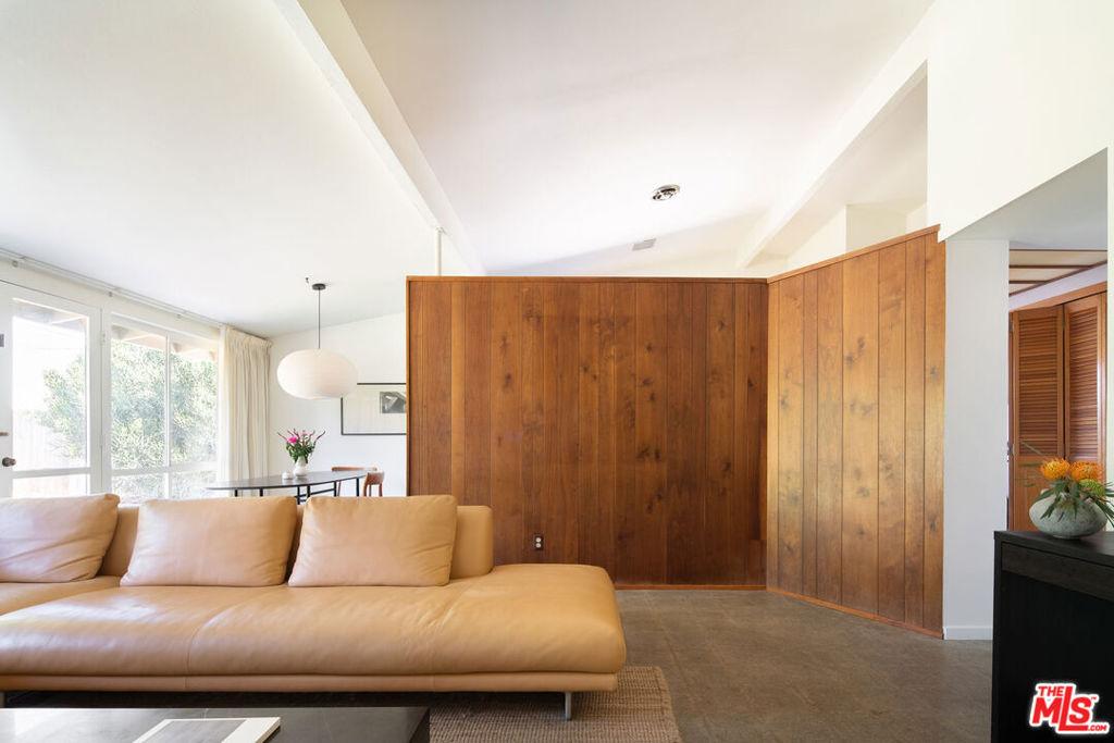 MLS #25600599 image #0