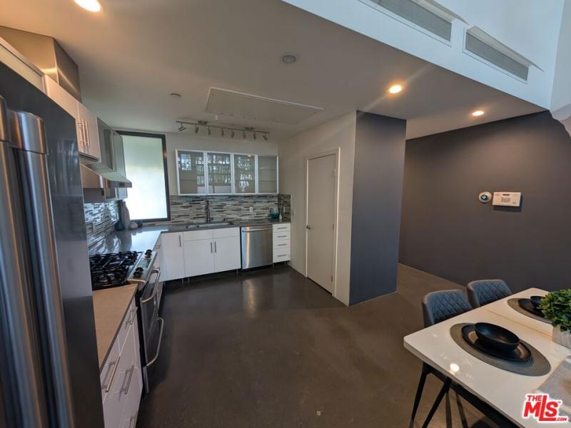 MLS #25600917 image #0