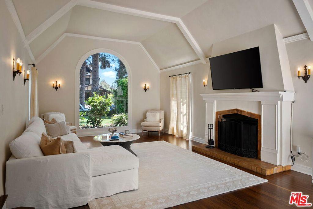 MLS #25604629 image #0