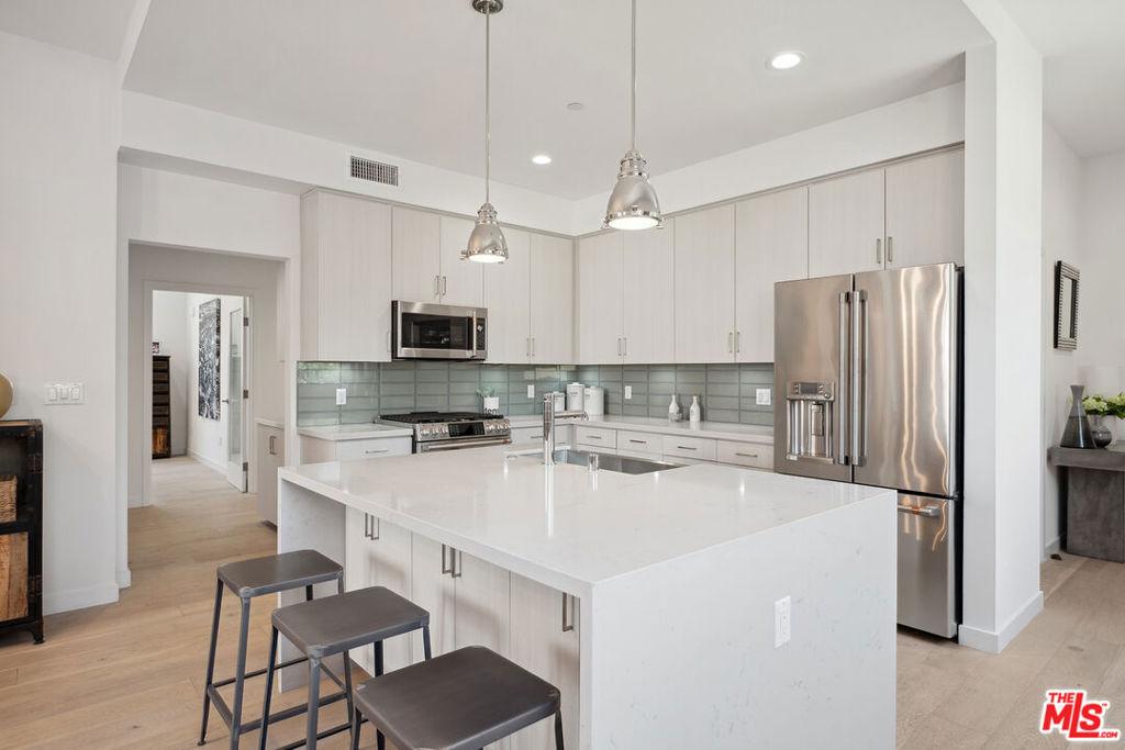 MLS #25604901 image #0
