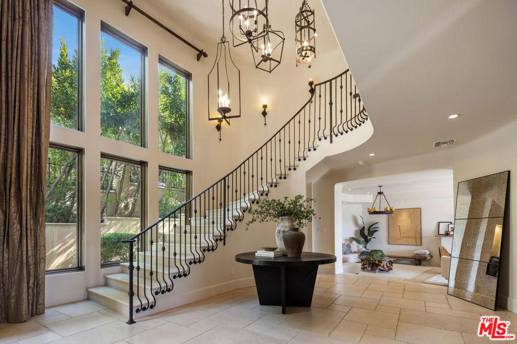 MLS #25609789 image #0