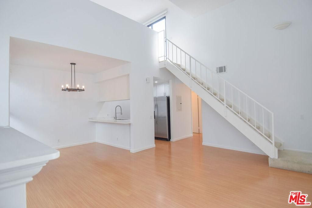 MLS #25610603 image #0