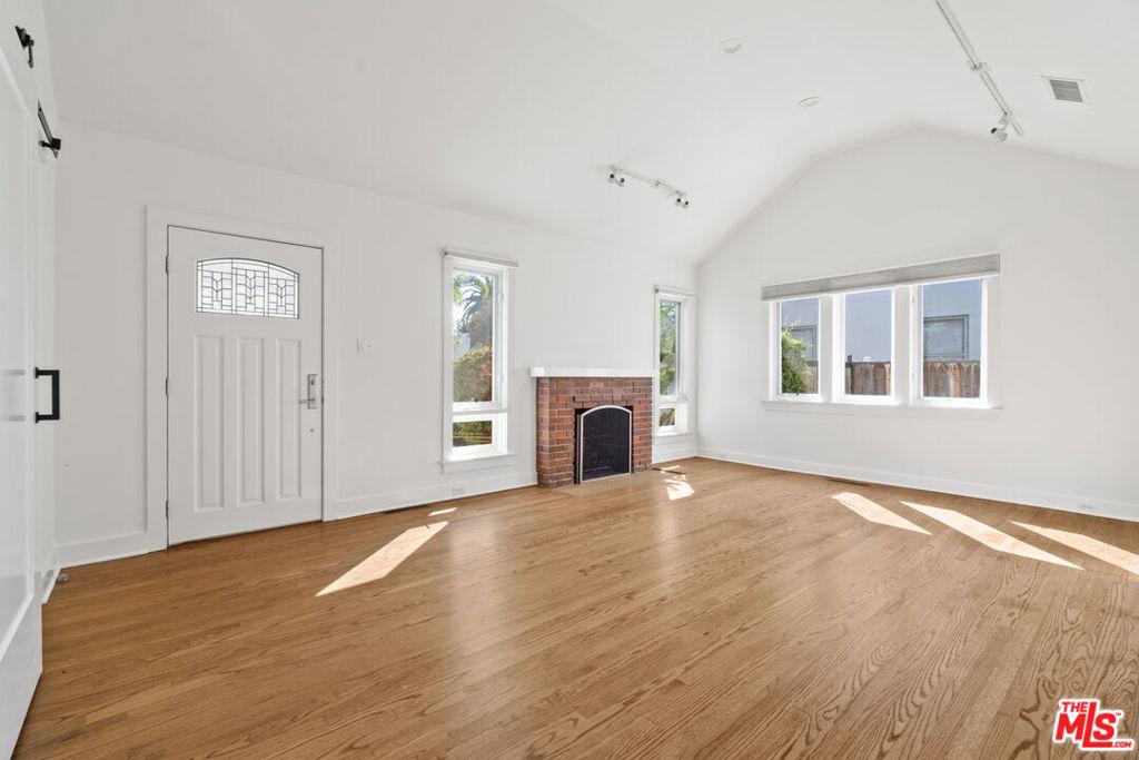 MLS #25611121 image #0