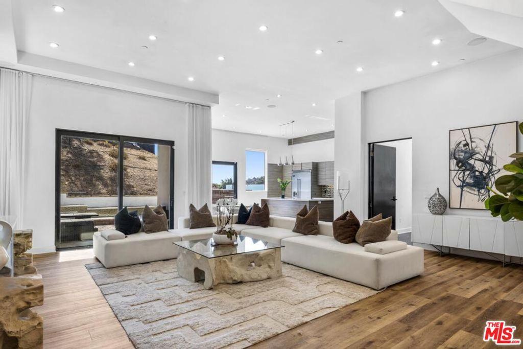 MLS #25612535 image #0