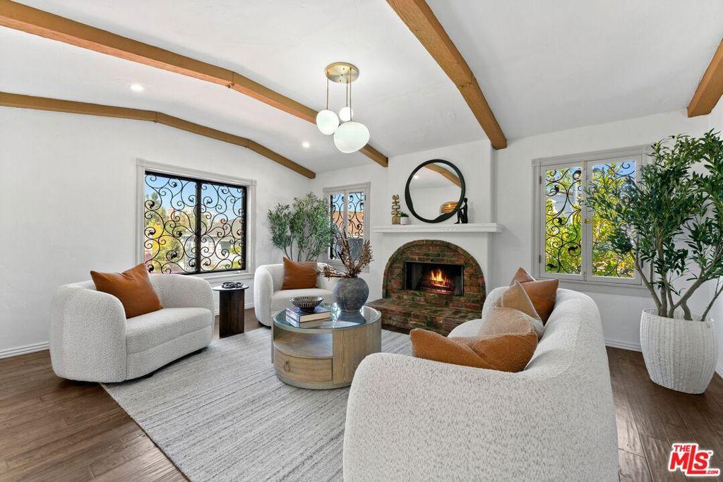 MLS #25612893 image #0