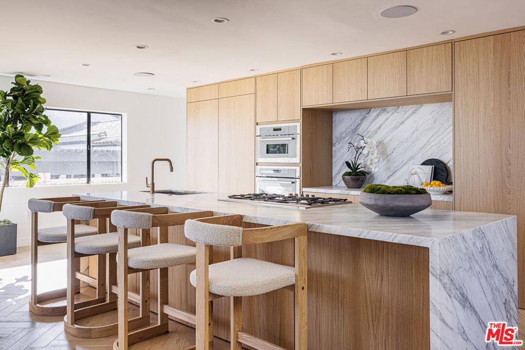 MLS #25612895 image #0