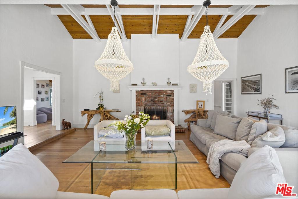 6052 Merritt DR Malibu CA 90265 | MLS #25614281 45 MLS #25614281 image #0