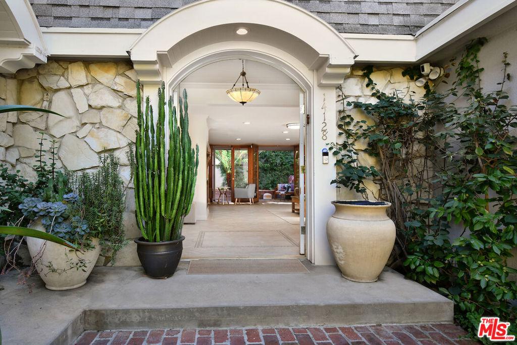 MLS #25618461 image #0