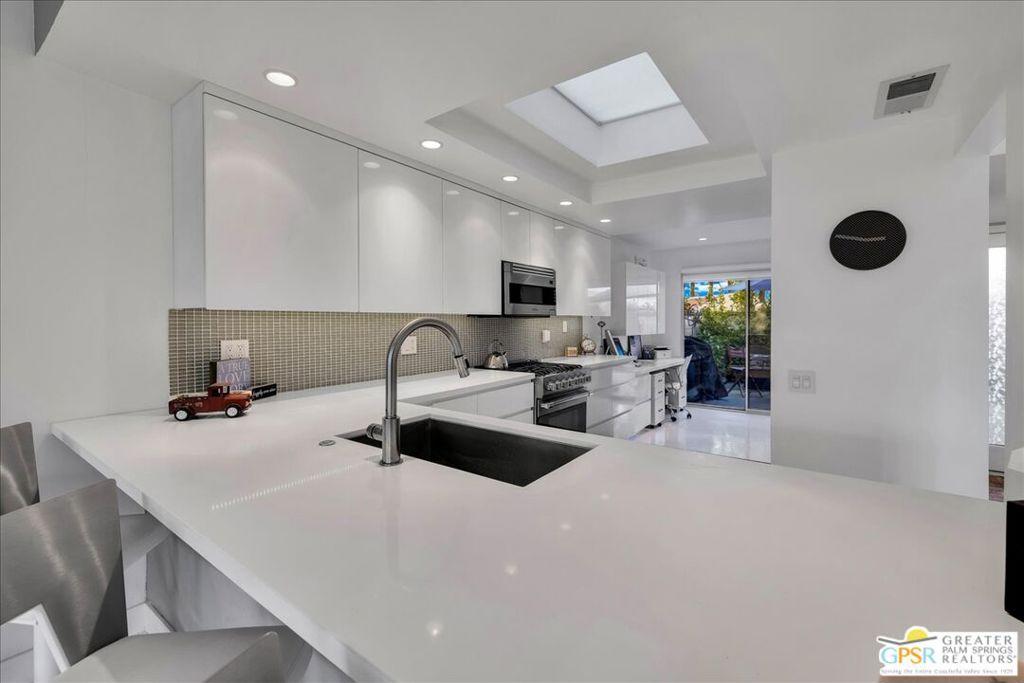 MLS #25619563PS image #0