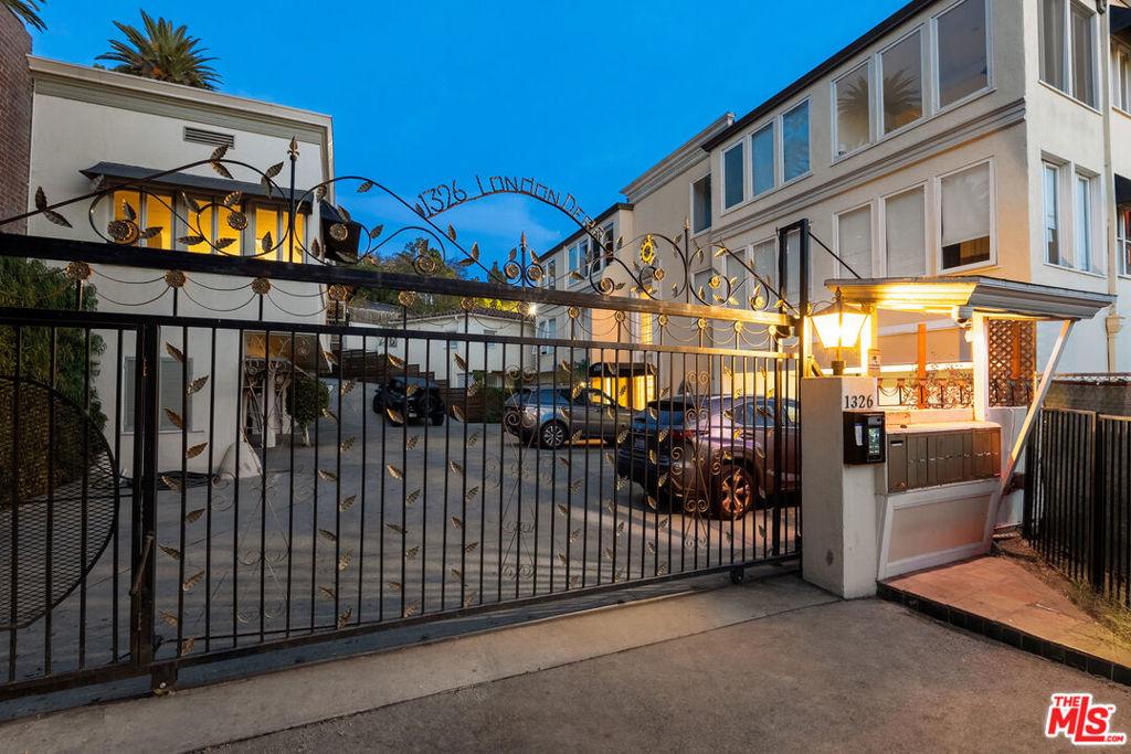 1326 Londonderry View DR #7 Los Angeles CA 90069 | MLS #25620893 45 MLS #25620893 image #0