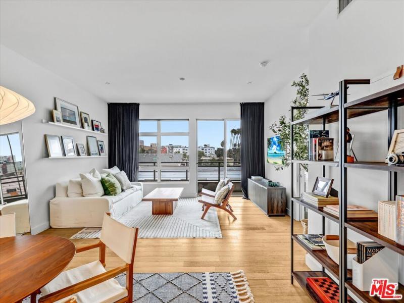 MLS #25620903 image #0