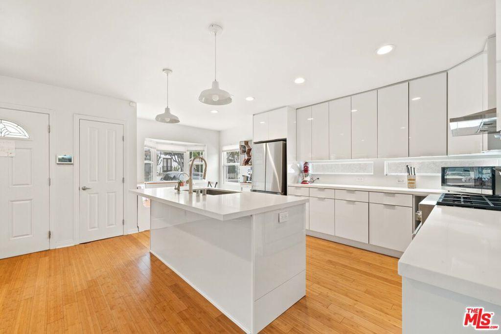 MLS #25623861 image #0