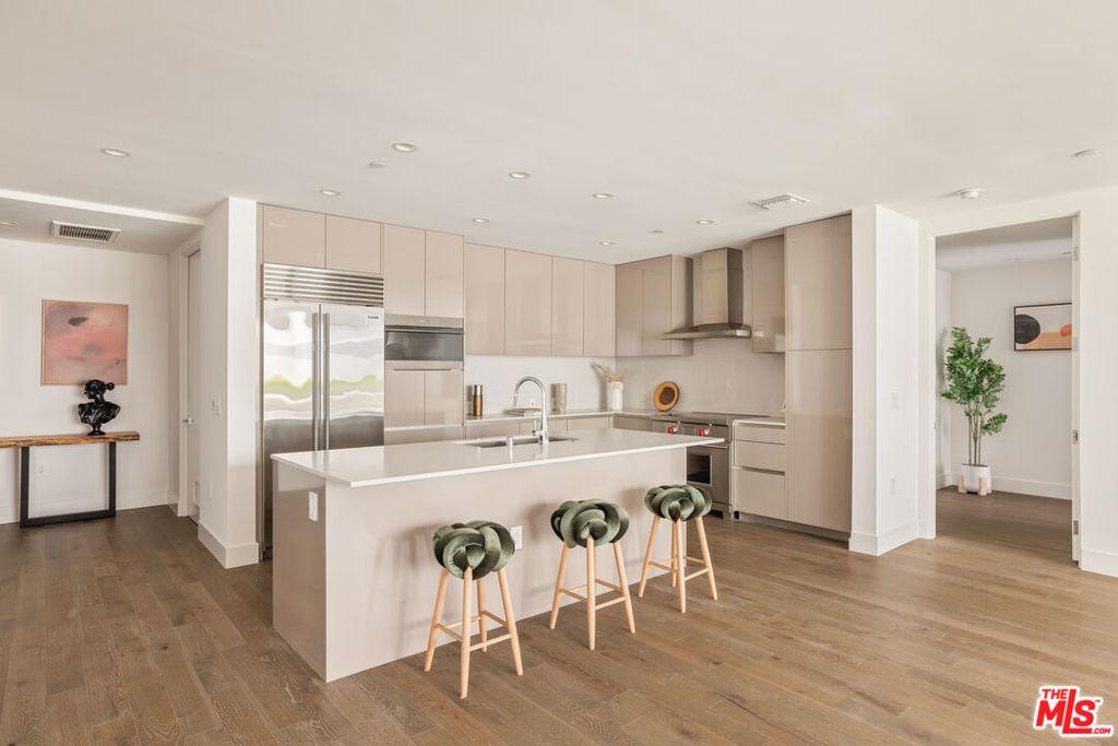 728 N Sweetzer AV #208 West Hollywood CA 90069 | MLS #25630997 45 MLS #25630997 image #0