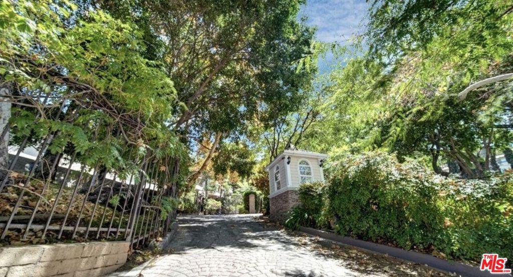 2700 Cahuenga BL #2205 Los Angeles CA 90068 | MLS #25631271 45 MLS #25631271 image #0