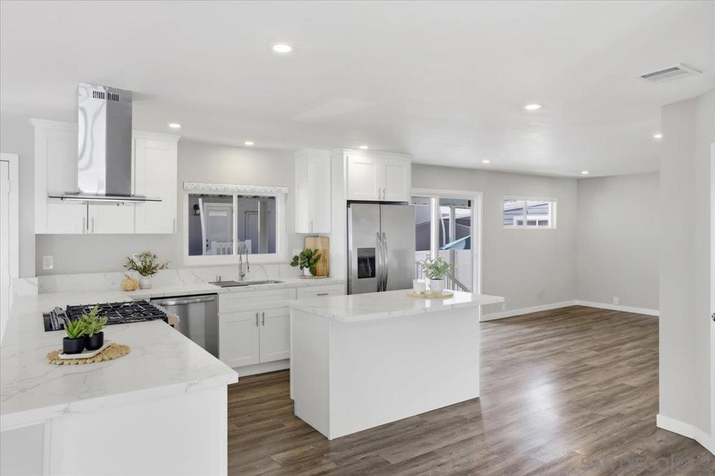 MLS #260016132SD image #0