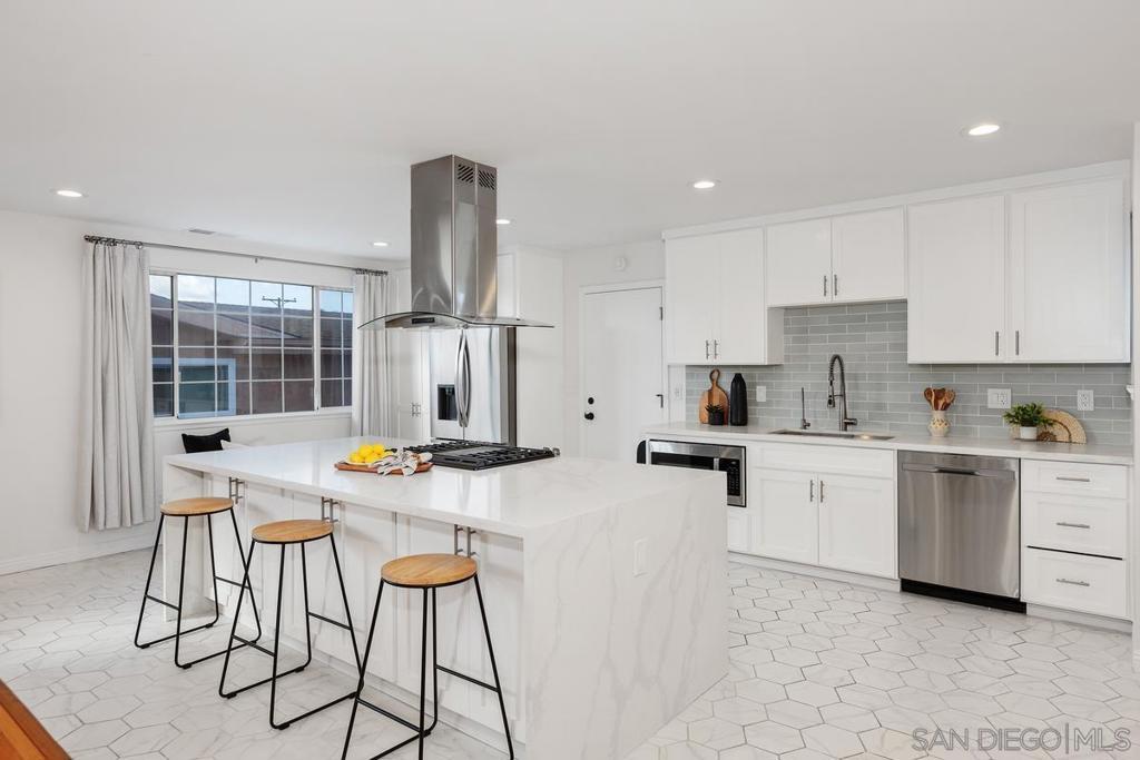 MLS #2600716SD image #0