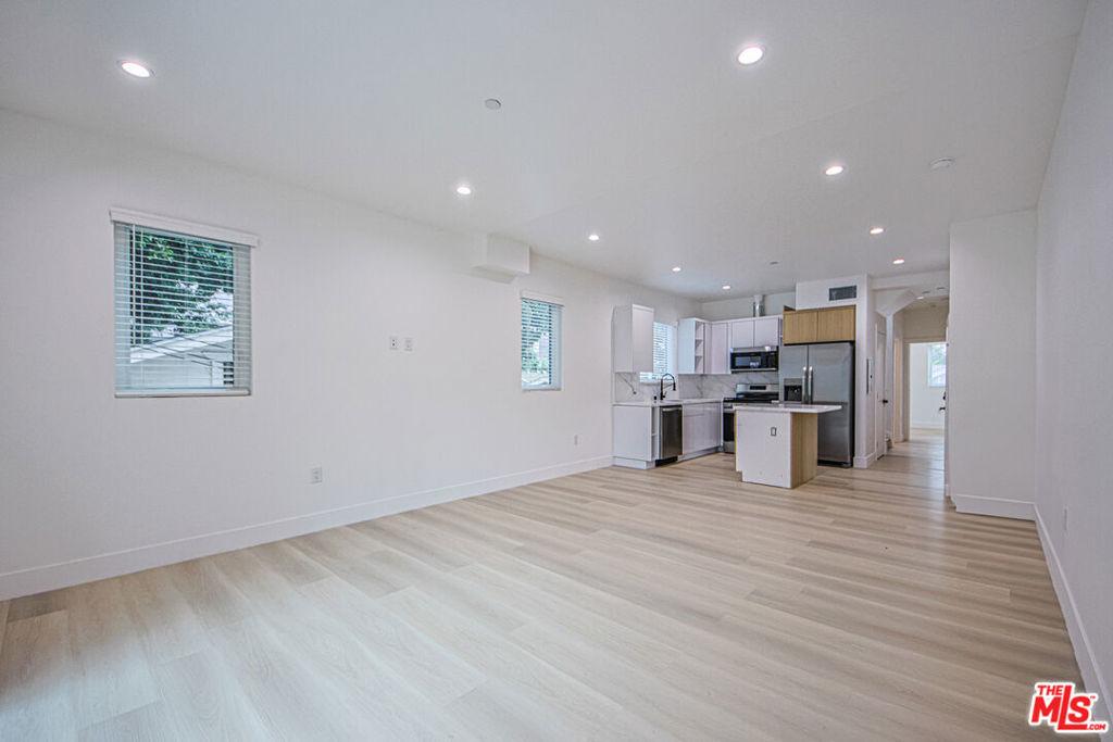 MLS #26101628 image #0