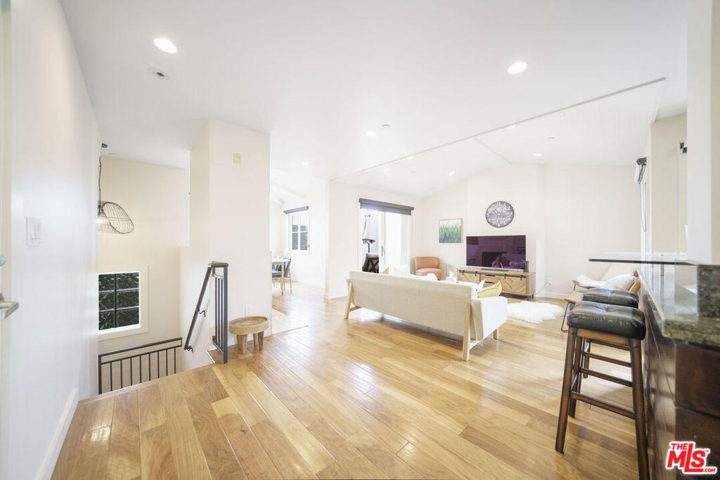 MLS #26101668 image #0