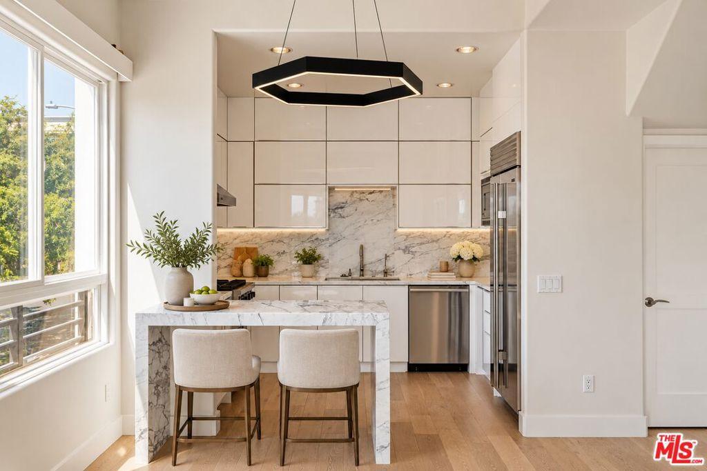 438 Arnaz DR #106 Los Angeles CA 90048 | MLS #26101979 87 MLS #26101979 image #0