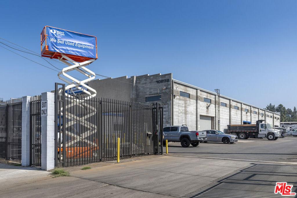 MLS #26648433 image #0