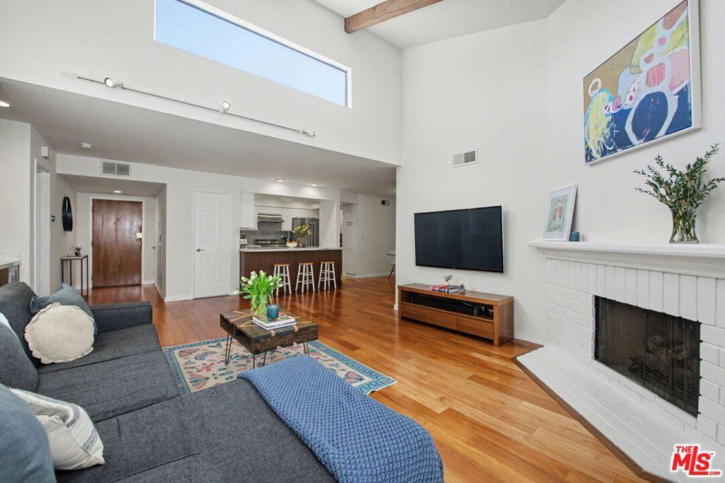 1250 Amherst AV #302 Los Angeles CA 90025 | MLS #26653647 45 MLS #26653647 image #0