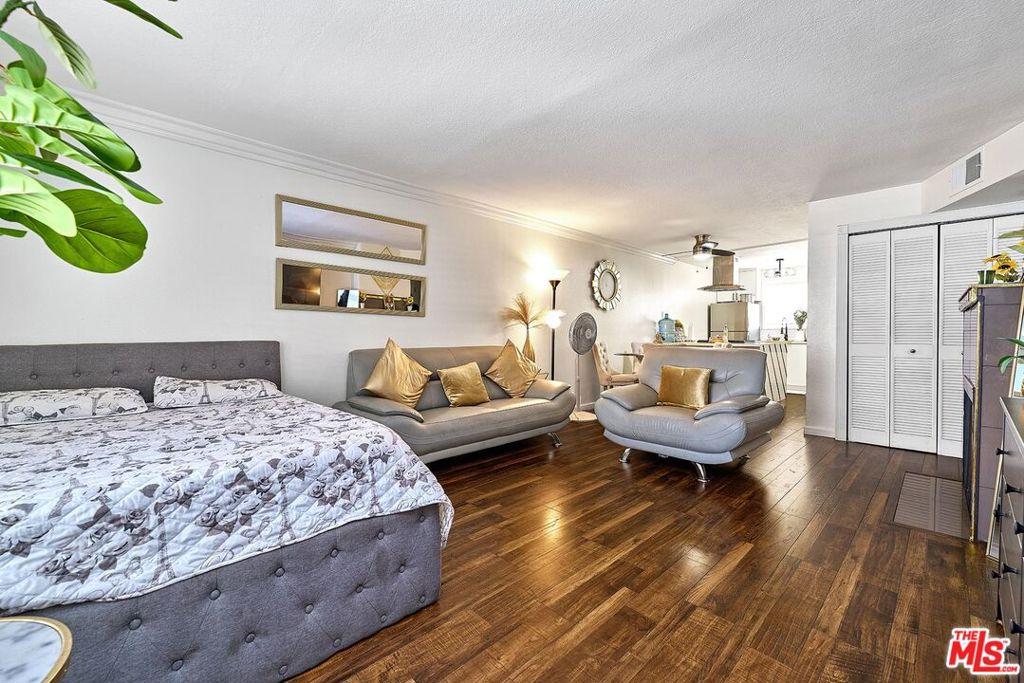 7045 Woodley AV #110 Van Nuys CA 91406 | MLS #26658161 45 MLS #26658161 image #0
