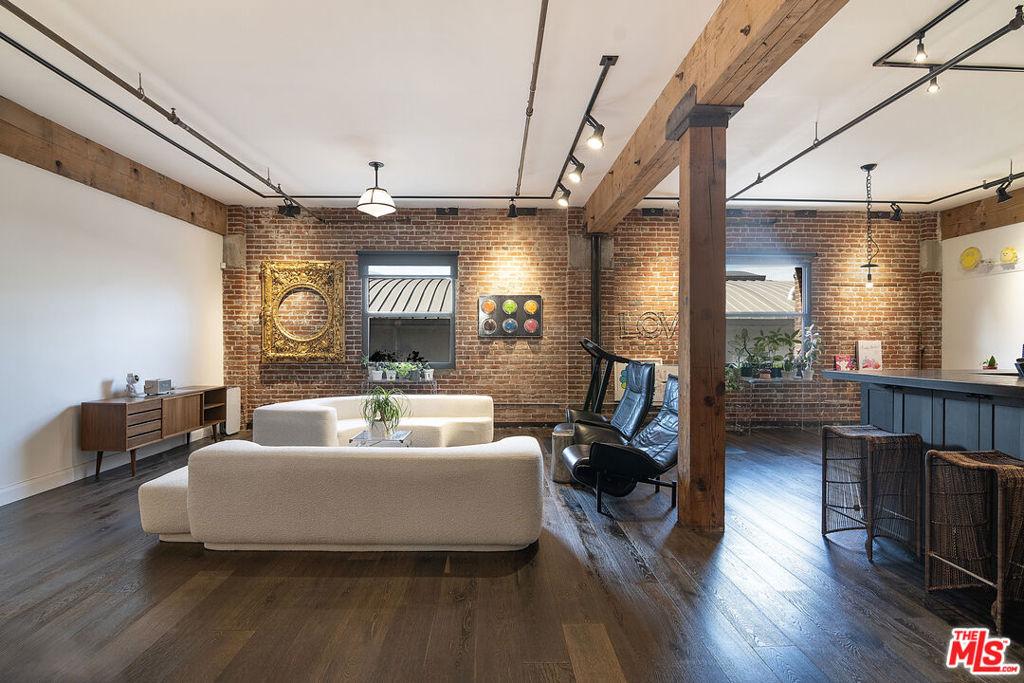 MLS #26660623 image #0