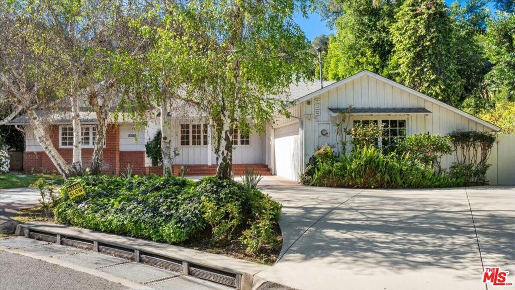 4031 Hollyline AV Sherman Oaks CA 91423 | MLS #26667267 45 MLS #26667267 image #0