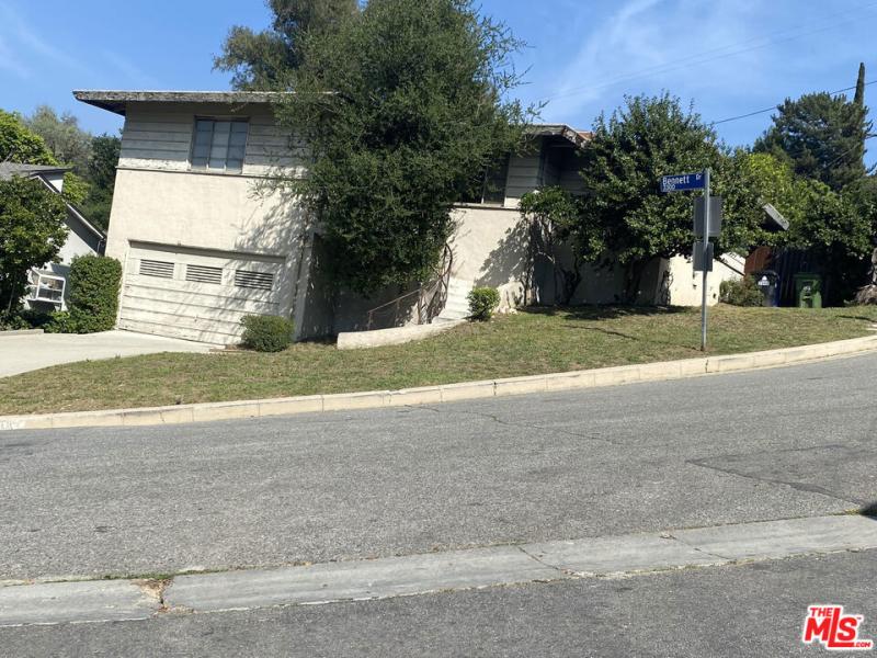 3348 Bennett DR Los Angeles CA 90068 | MLS #26668065 45 MLS #26668065 image #0