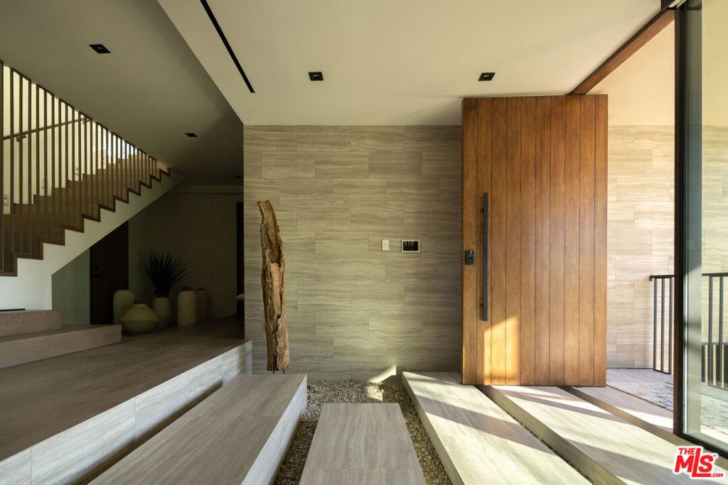 MLS #26669395 image #0