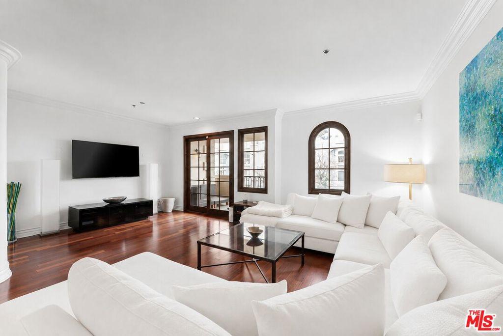 850 N Croft AV #302 Los Angeles CA 90069 | MLS #26671567 45 MLS #26671567 image #0