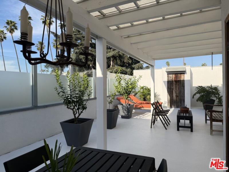 924 5th ST #10 Santa Monica CA 90403 | MLS #26819297 45 MLS #26819297 image #0