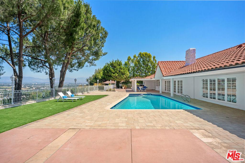4159 Regal Oak DR Encino CA 91436 | MLS #26829573 45 MLS #26829573 image #0