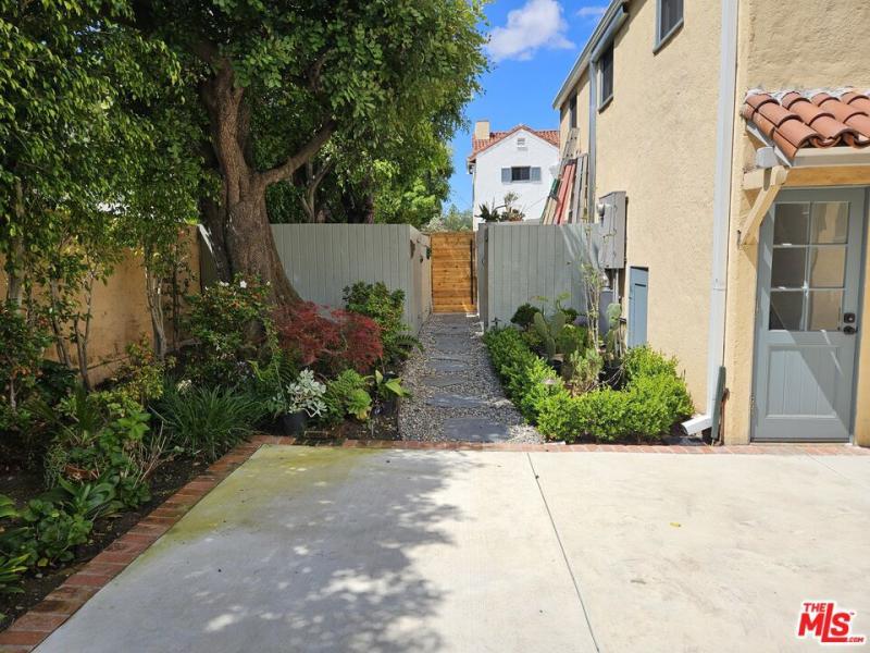 212 S Muirfield RD Los Angeles CA 90004 | MLS #26831851 45 MLS #26831851 image #0