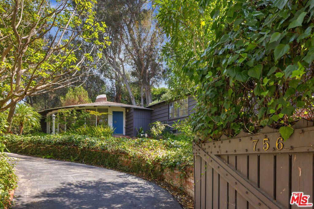 756 Kingman AV Santa Monica CA 90402 | MLS #26833519 45 MLS #26833519 image #0