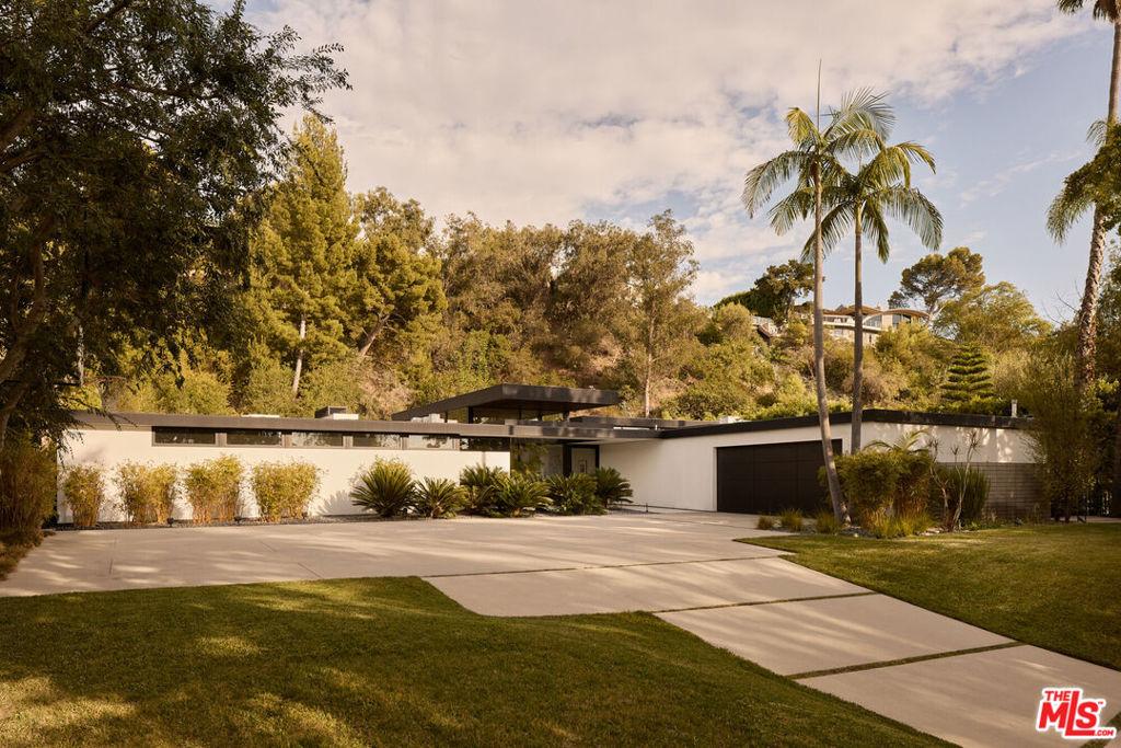 570 Evelyn PL Beverly Hills CA 90210 | MLS #26836049 45 MLS #26836049 image #0