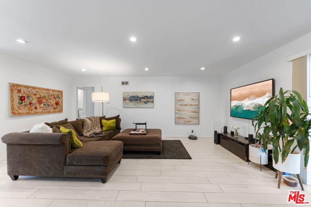 2002 4th ST #102 Santa Monica CA 90405 | MLS #26839177 45 MLS #26839177 image #0