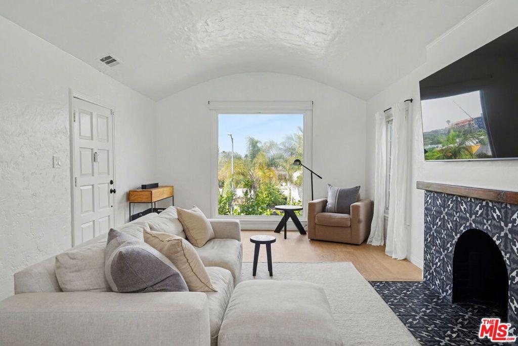1330 Hauser BL Los Angeles CA 90019 | MLS #26839815 45 MLS #26839815 image #0
