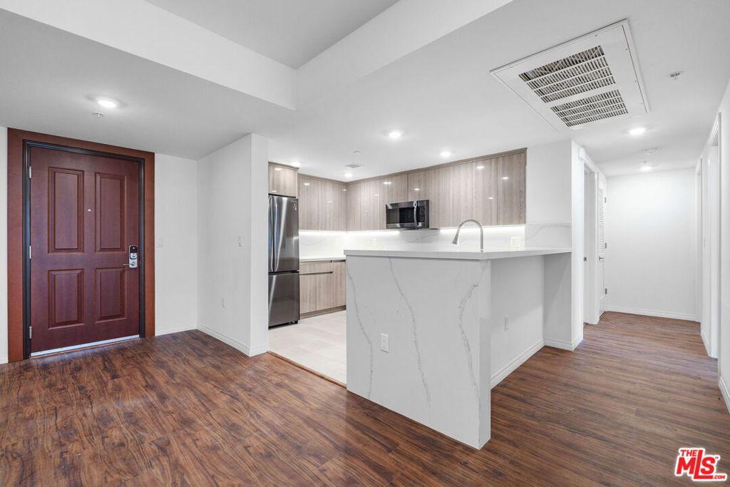 5245 Santa Monica BL #325 Los Angeles CA 90029 | MLS #26842659 45 MLS #26842659 image #0