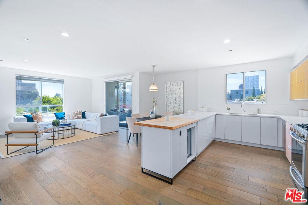 11764 Idaho AV #301 Los Angeles CA 90025 | MLS #26843307 45 MLS #26843307 image #0