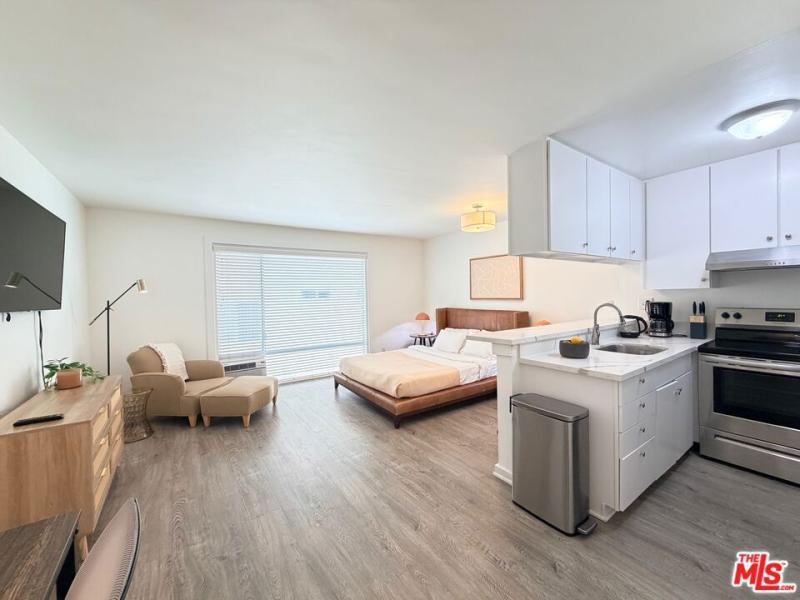 5805 W 8th ST #211 Los Angeles CA 90036 | MLS #26844053 45 MLS #26844053 image #0