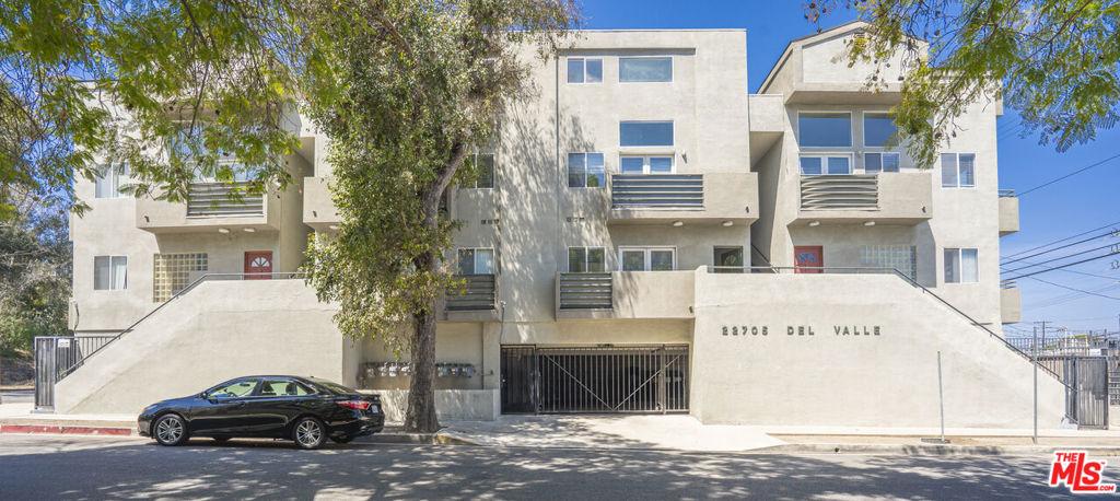 22705 Del Valle ST #5 Woodland Hills CA 91364 | MLS #26844971 45 MLS #26844971 image #0