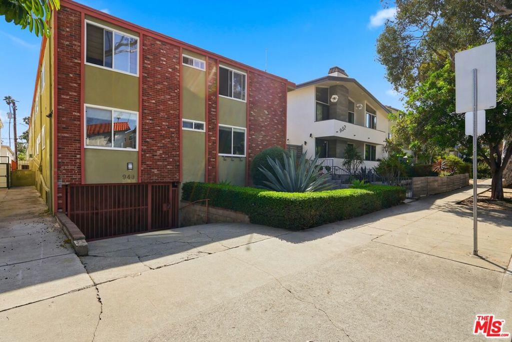 940 7th ST #8 Santa Monica CA 90403 | MLS #26845065 45 MLS #26845065 image #0