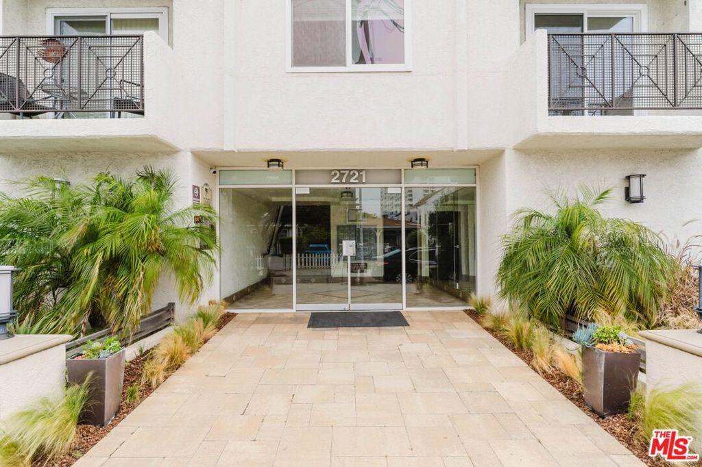 2721 2nd ST #111 Santa Monica CA 90405 | MLS #26848527 45 MLS #26848527 image #0