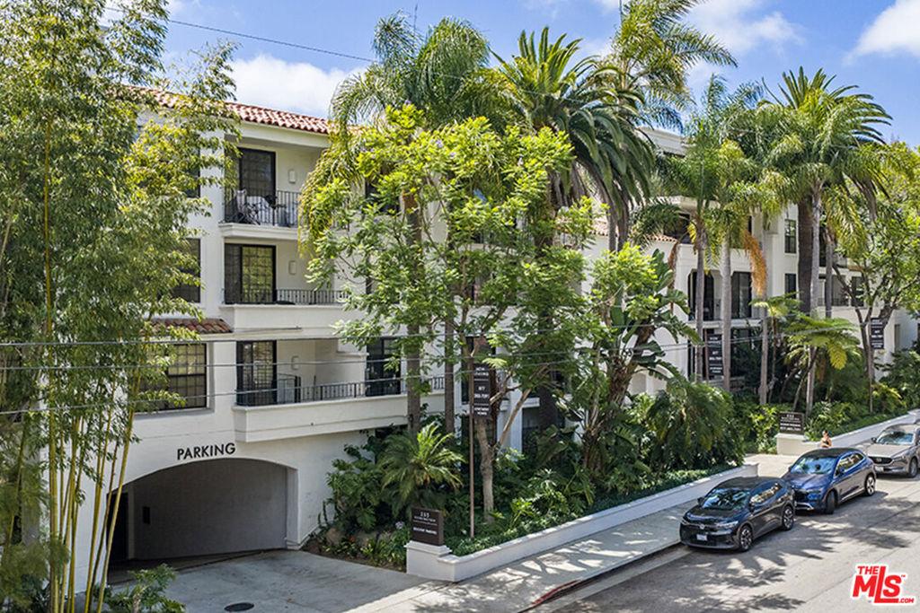 555 S Barrington AV #107 Los Angeles CA 90049 | MLS #26849119 45 MLS #26849119 image #0