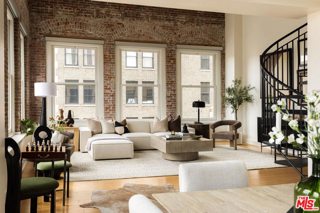 MLS #26852147 image #0