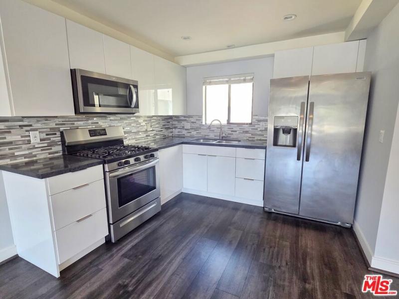 2651 S Hobart Blvd #6 Los Angeles CA 90018 | MLS #26853513 45 MLS #26853513 image #0